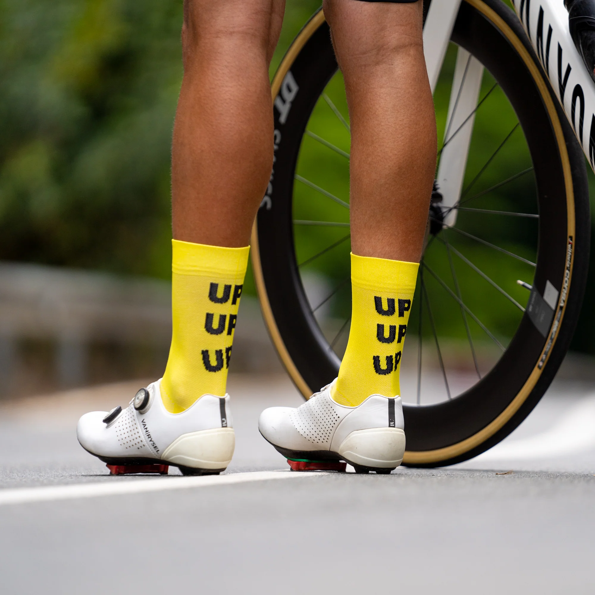UP UP UP YELLOW - CALCETÍN CICLISMO - Image 2